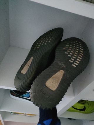 Yeezy 350 v2 oreo