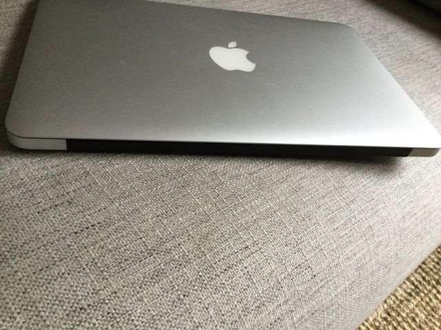 MACBOOK AIR 11'