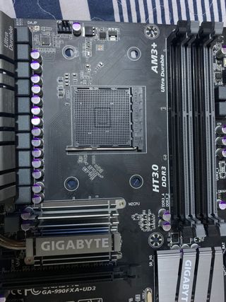 Placa base Gigabyte GA990FXA UD3