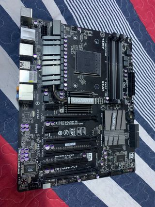 Placa base Gigabyte GA990FXA UD3