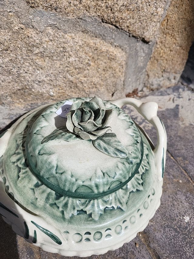 Sopera de porcelana muy antigua