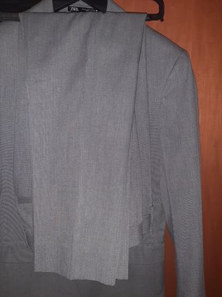 TRAJE GRIS