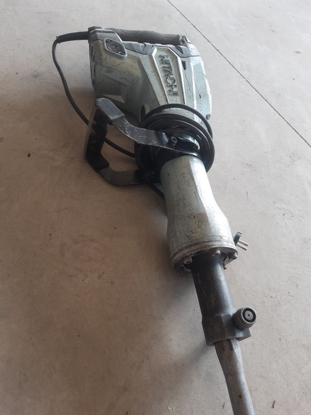 DEMOLEDOR HITACHI.