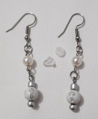 Pendientes de perla con cruz