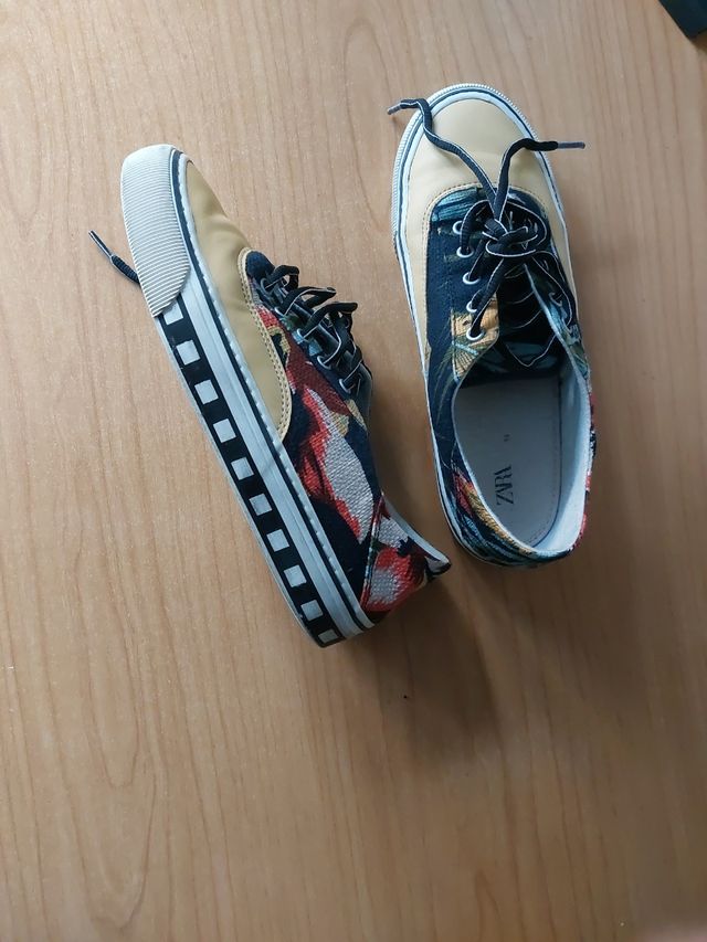 Zapatillas Zara.Combinacion piel-telaTalla 38.