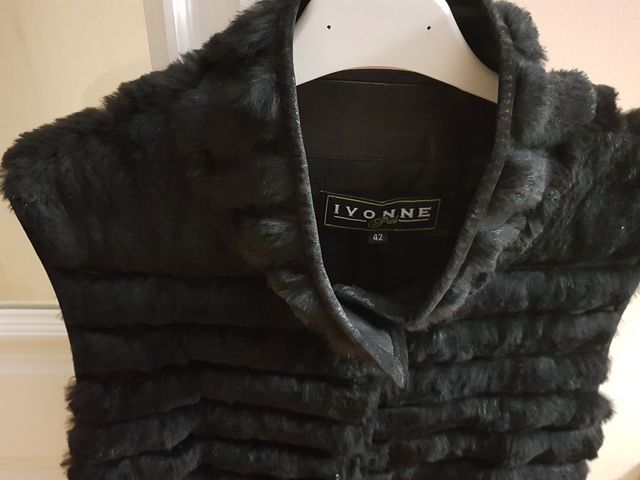 Chaleco de Piel. Negro. Mujer.