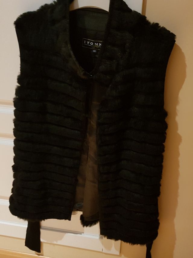 Chaleco de Piel. Negro. Mujer.