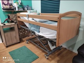 Cama articulada elevable