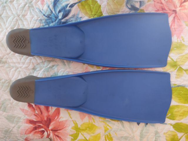 Aletas nuevas, color azul, num. 42-44