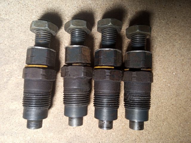 Inyectores Ford Ranger 2.5 td año 2000.