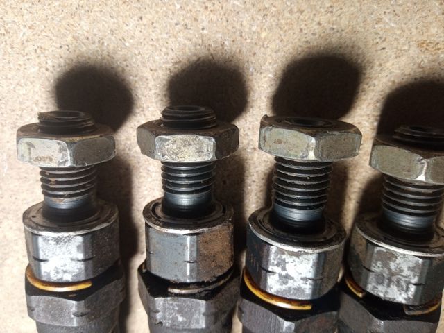 Inyectores Ford Ranger 2.5 td año 2000.