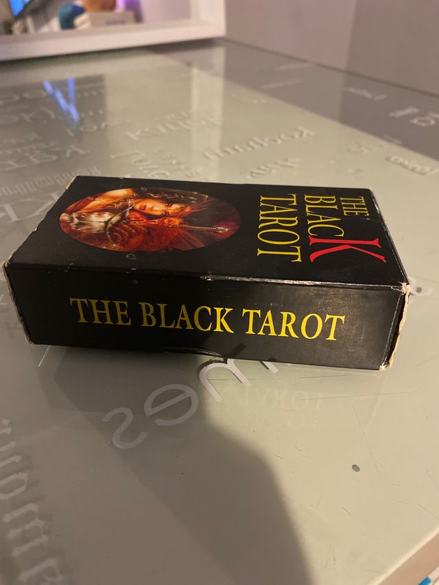 The black Tarot, naipes fournier