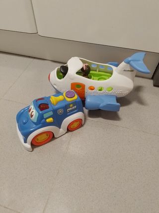 Avión de juguete y coche