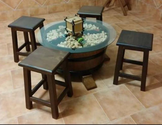 Conjunto mesa baja y 4 taburetes
