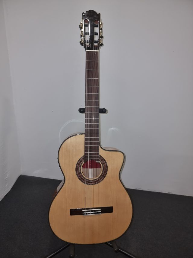 Guitarra Martinez ES-08S Amplificada