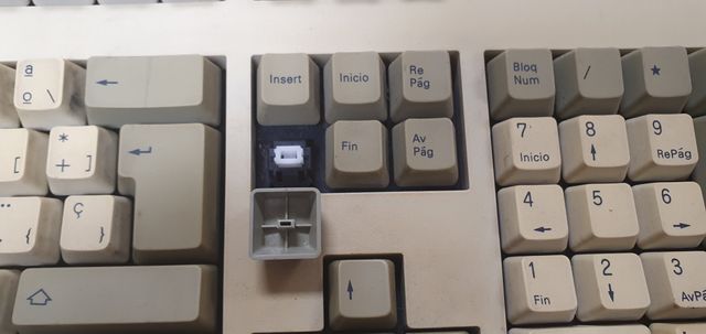 Teclado mecánico Fujitsu retro