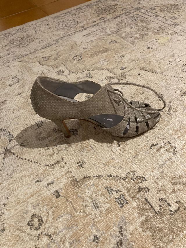 Zapatos grises talla 37