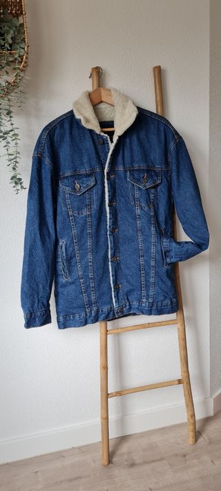 Cazadora vaquera con borreguillo de Zara