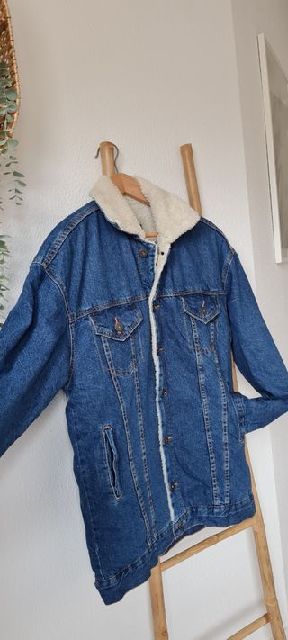 Cazadora vaquera con borreguillo de Zara