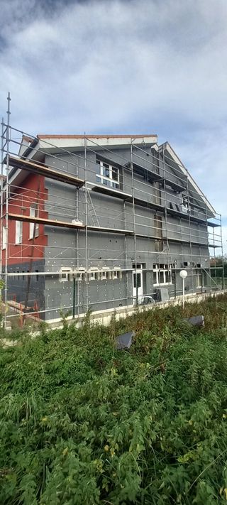 Alquilo andamios homologados en oviedo-Asturias