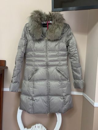 Abrigo de plumón marca phard