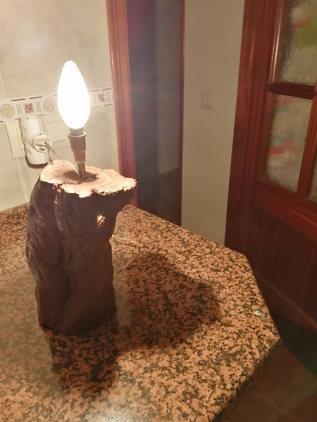 Lámpara de mesilla artesanal