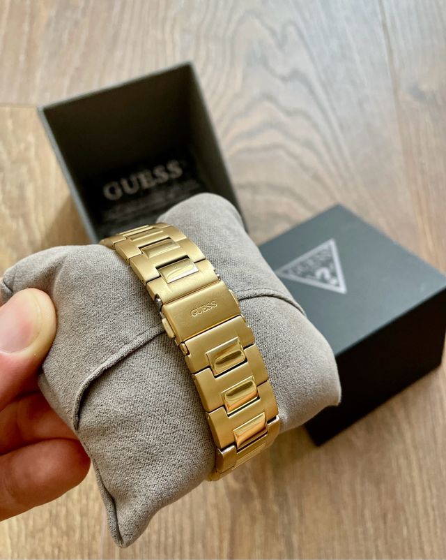 Reloj analógico de acero Guess