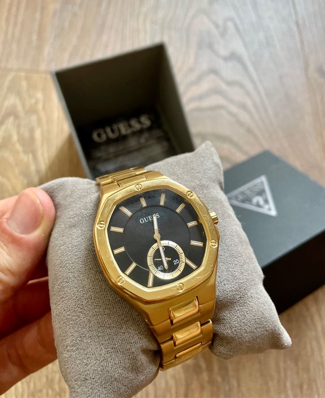 Reloj analógico de acero Guess