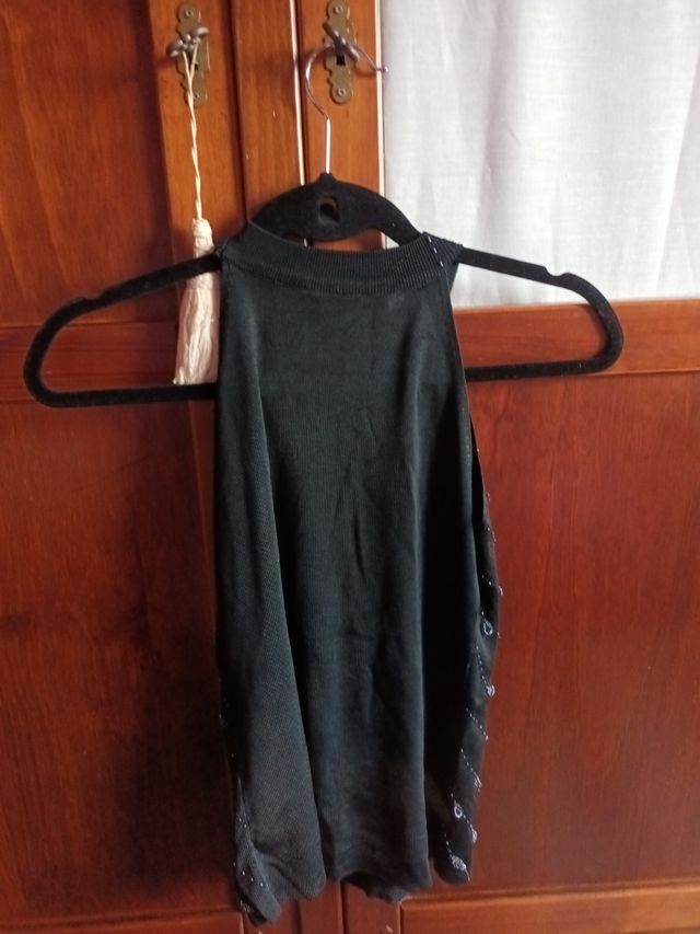 top de lentejuelas negro cuello a la caja  Talla M