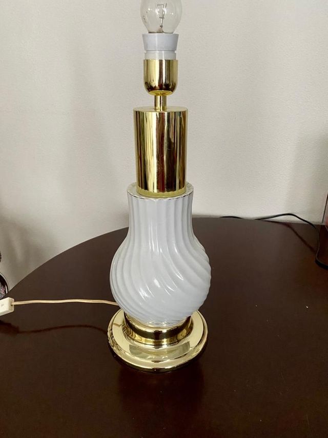 Pie de lámpara de sobremesa.