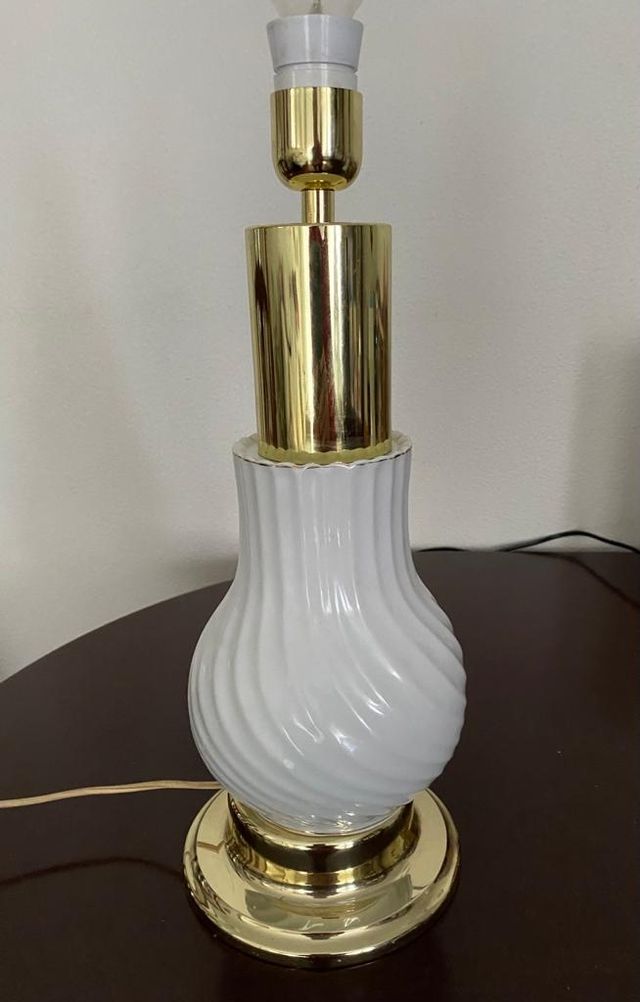 Pie de lámpara de sobremesa.