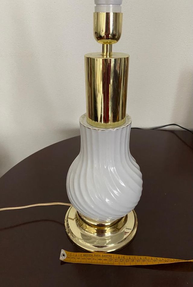 Pie de lámpara de sobremesa.