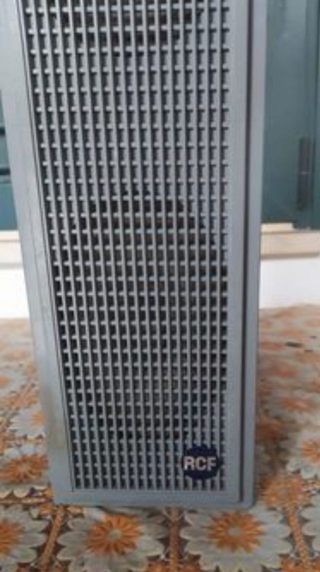 Colonnina con 4 altoparlanti rcl