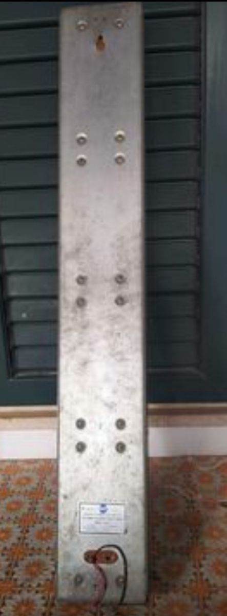 Colonnina con 4 altoparlanti rcl