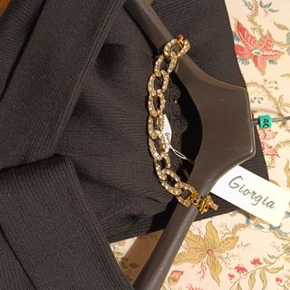Vestido  con etiquetas. 
