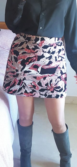 Minifalda terciopelo y lentejuelas con etiqueta