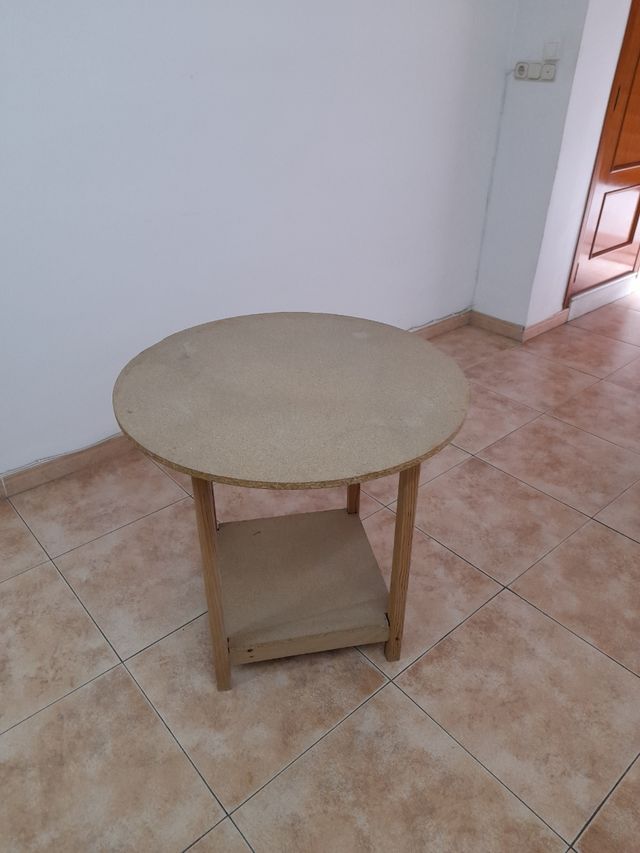 MESA CAMILLA DE MADERA.ESTA PERFECTA