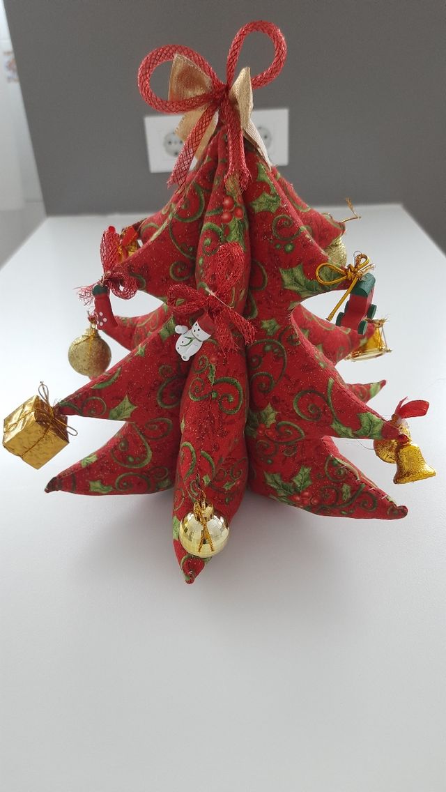 Árbol de Navidad 30cm alto x 30cm de base 