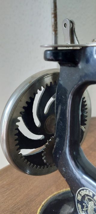 Maquina de coser Singer