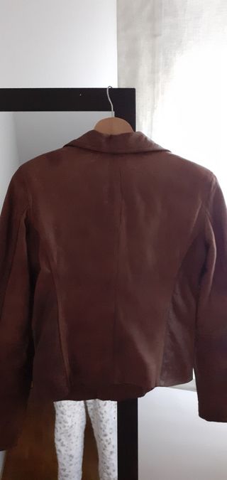 americana de cuero marron