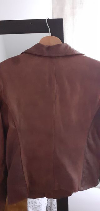 americana de cuero marron