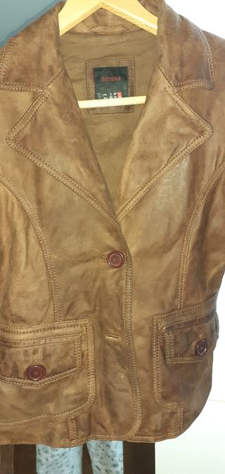 americana de cuero marron