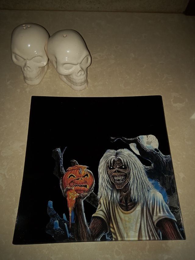 Bandeja. Vacía bolsillos. Iron Maiden.