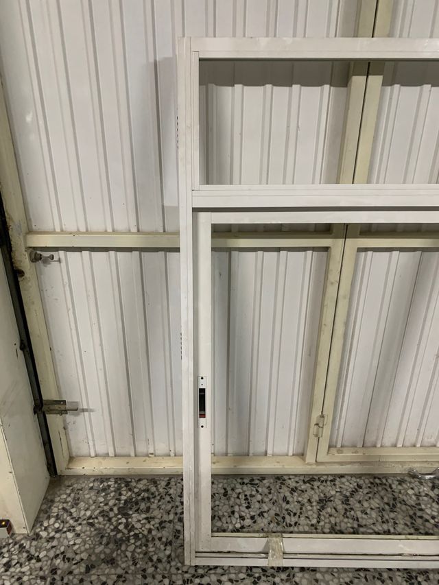 Ventana Aluminio De Segunda Mano Por 80 EUR En Alcantarilla En WALLAPOP