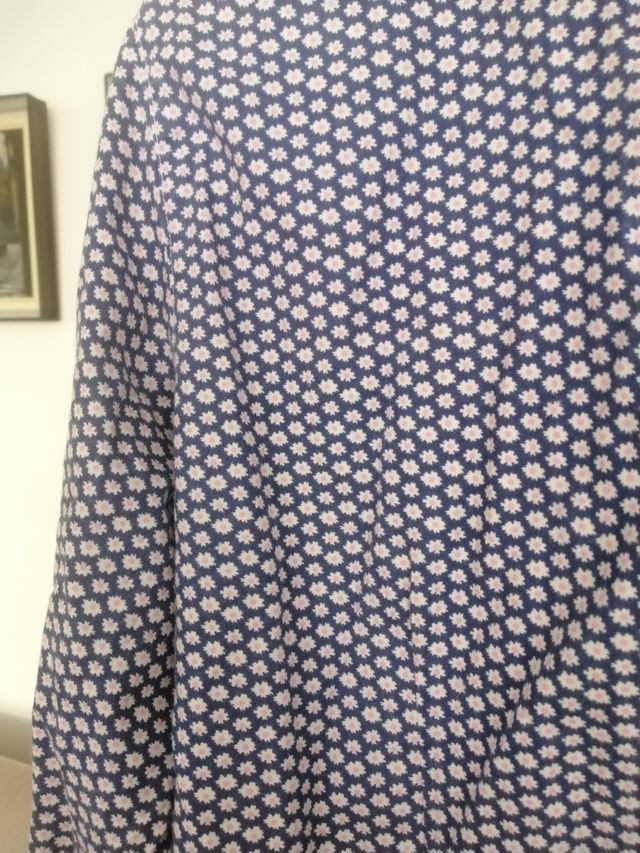Camisa azul de flores de Paco Rogel
