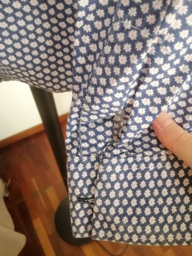 Camisa azul de flores de Paco Rogel
