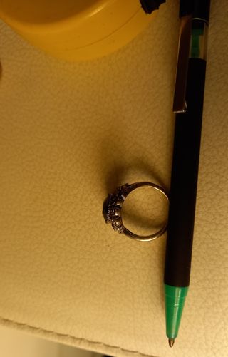 Anillo plateado con cristal azul