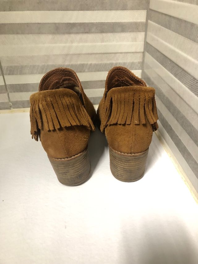 Botín piel camell con flecos