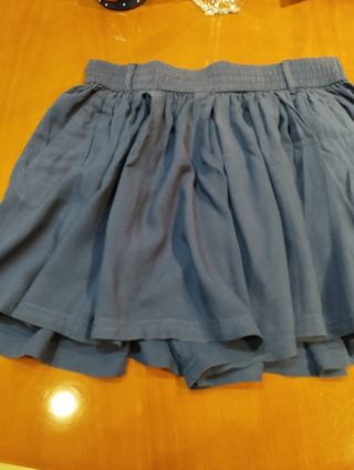 pantalón corto de mujer con volumen de Stradivariu