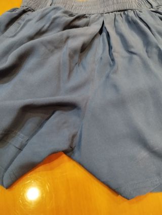 pantalón corto de mujer con volumen de Stradivariu